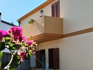 Exterior - Holiday Home 'La Pavoncella' with Sea View, Wi-Fi and Air Conditioning (Is Lais)