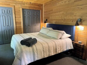 Room - Clear Sky Cottage on Lost Lake - Gorgeous 3 bed/2.5 bath Lakefront Home (Custer)