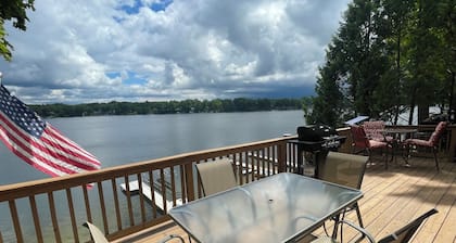 Clear Sky Cottage on Lost Lake - Gorgeous 3 bed/2.5 bath Lakefront Home
