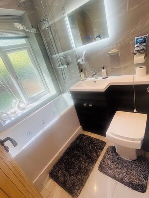 Bathroom - Room-cozy Private Garden View Retreat wi (Stoke-on-Trent)