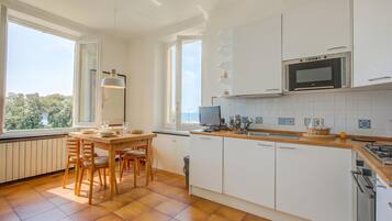 Appartement Standard, 2 chambres, four à micro-ondes (Respiro Di Mare Cavi Di Lavagna) | Cuisine privée