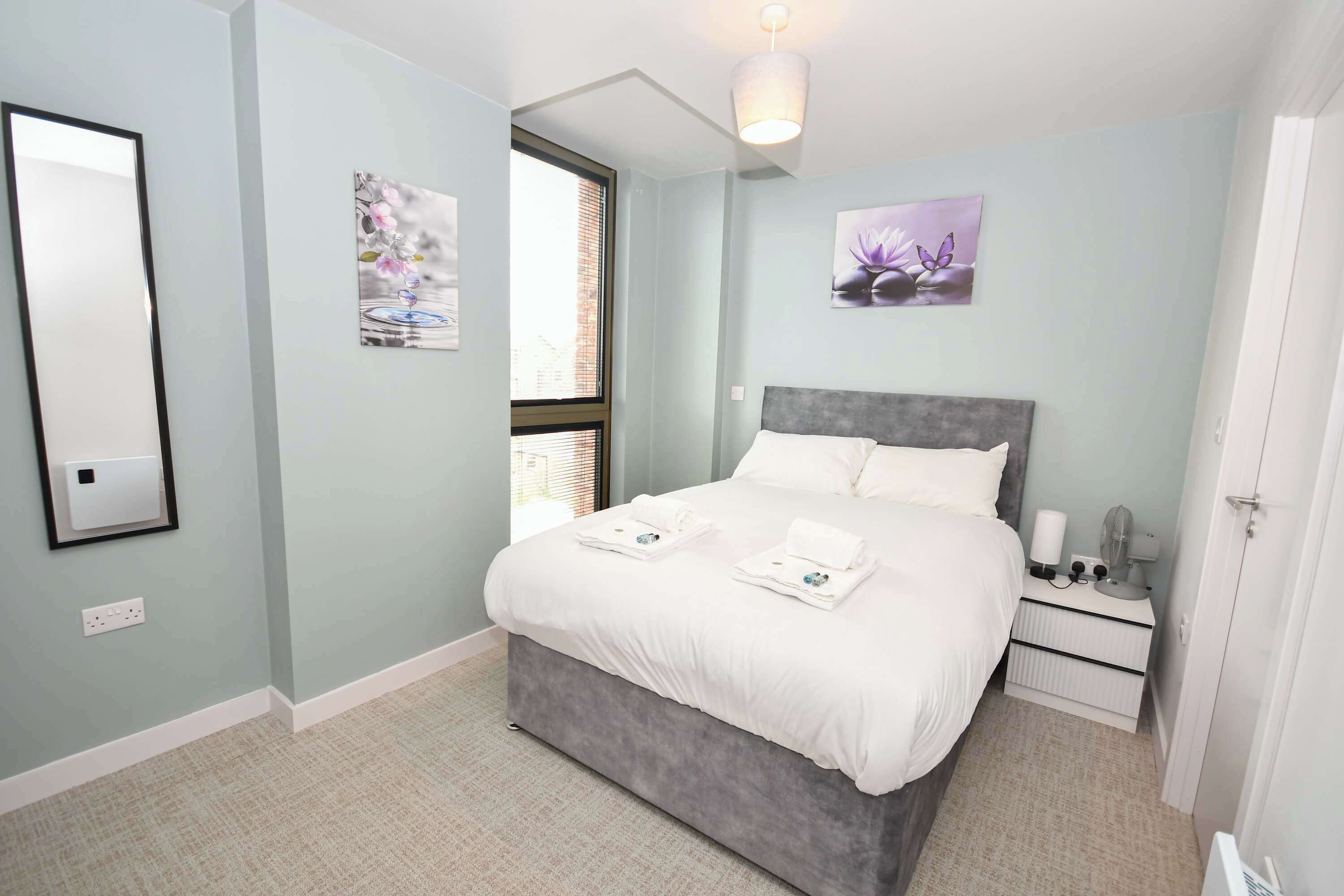 2 bedrooms, desk, iron/ironing board, WiFi