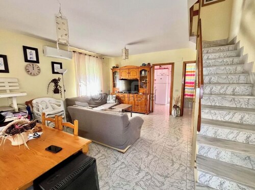 VILLA 250 METERS FROM THE BEACH. 3-STORY HOUSE WITH 4 BEDROOMS AND A GARDEN