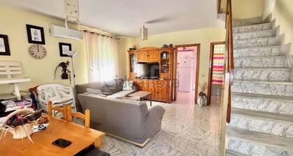 VILLA 250 METERS FROM THE BEACH. 3-STORY HOUSE WITH 4 BEDROOMS AND A GARDEN