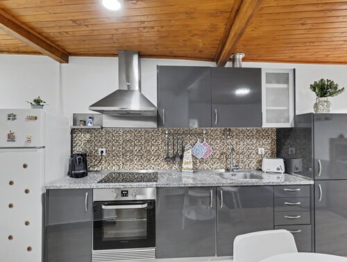 Holiday Home 'Casa Da Moleira' with Lake View and Air Conditioning
