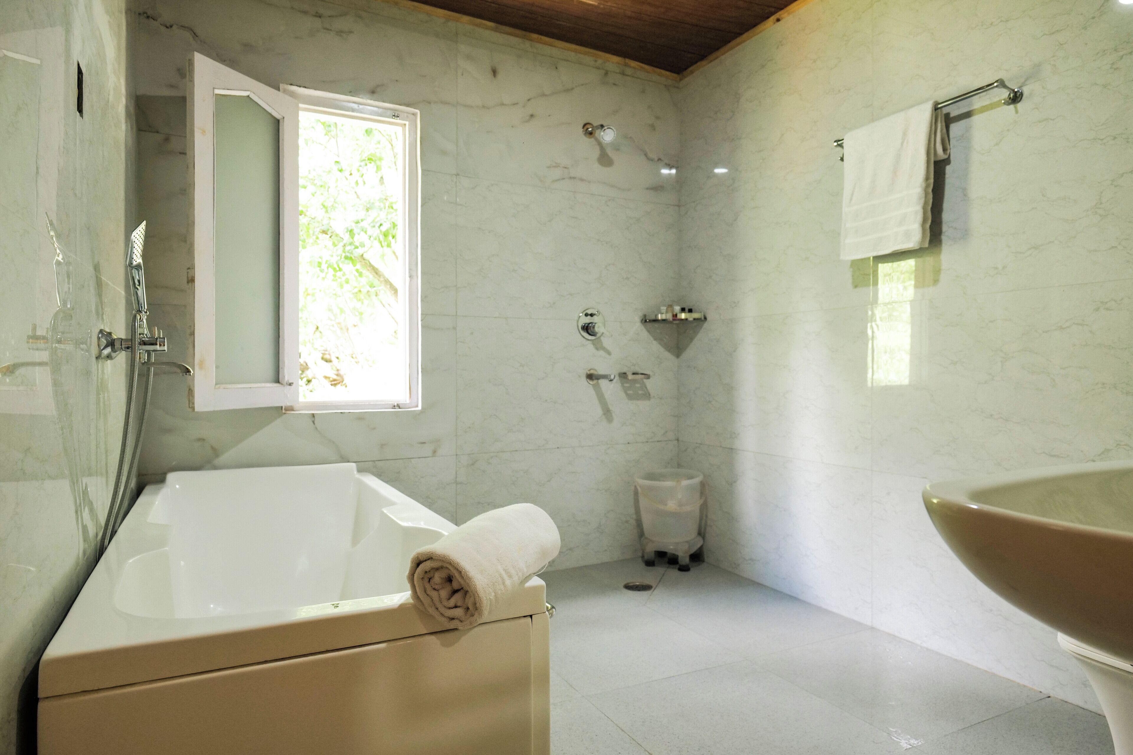 Luxury Duplex, Mountain View | Bathroom | Towels, soap, shampoo, toilet paper