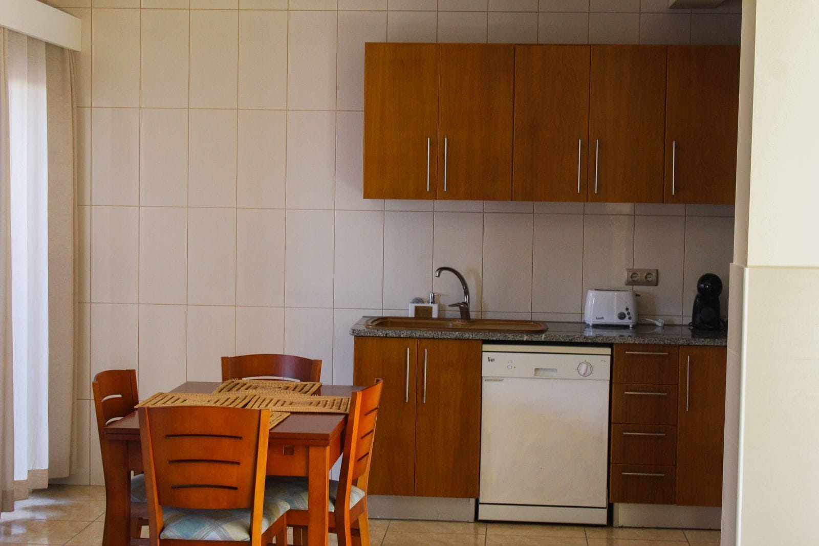 Apartment, 2 Bedrooms, Balcony, Mountain View | Private kitchen