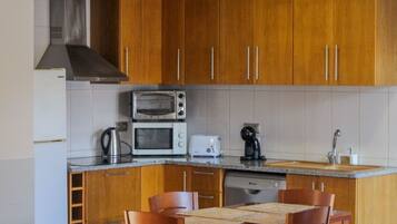 Apartemen, 1 kamar tidur, balkon, pemandangan gunung | Interior