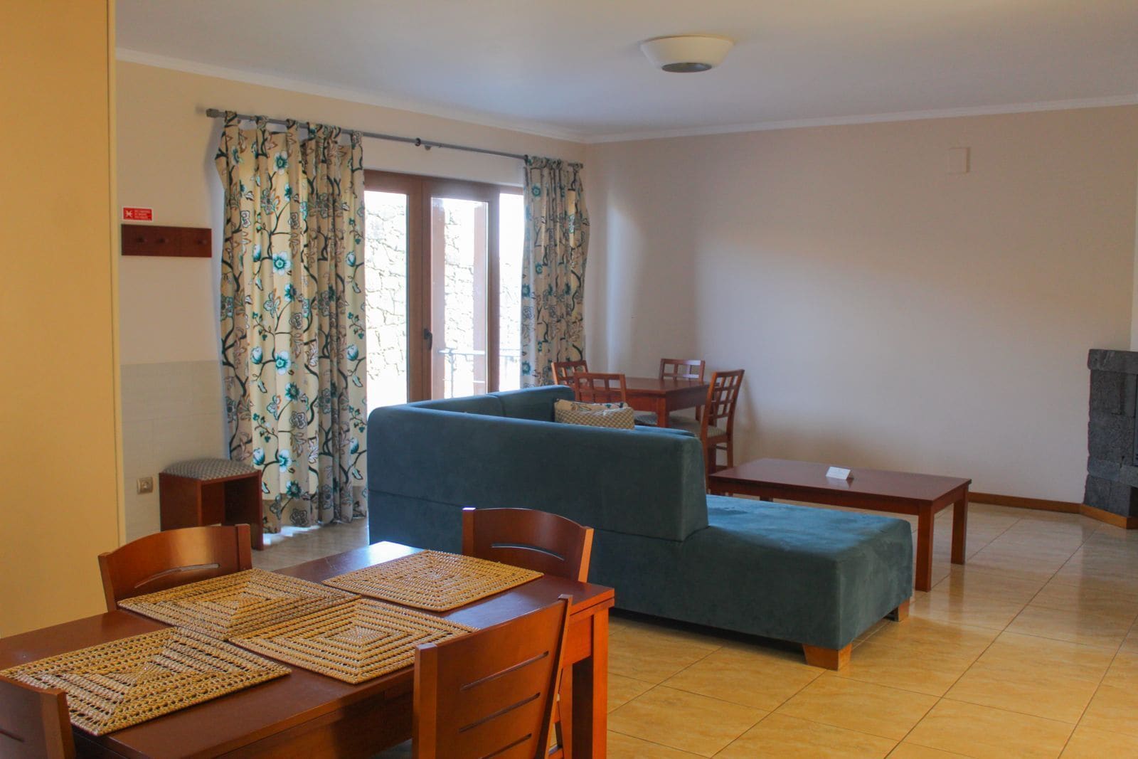 Apartment, 2 Bedrooms, Balcony, Mountain View | Interior