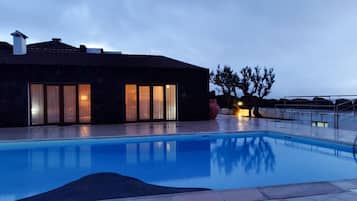 Outdoor pool, pool umbrellas, sun loungers
