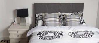 3 Bedroom House Sleeps 9 - Garden - Pets Welcome