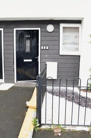 Exterior detail - House Sleeps 9 With Parking and Garden (Salford)