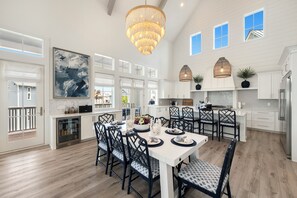 Dining - New home in CS South with access to 20+ resort like amenities (Port Aransas)