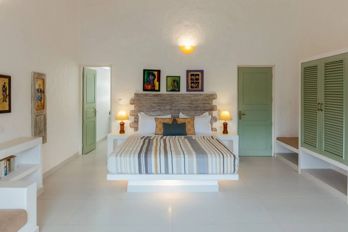 Villa Paradiso - 5BHK | Desk, laptop workspace