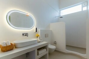 Villa Comfort, balcone, vista giardino | Bagno