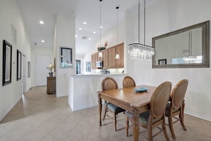 Dining - Matera I at Vasari - William Raveis Rentals (Bonita Springs)