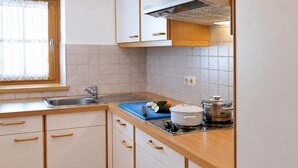 Private kitchen - Cozy Holiday Apartment With Balcony Near ski Slope (Maria Alm am Steinernen Meer)