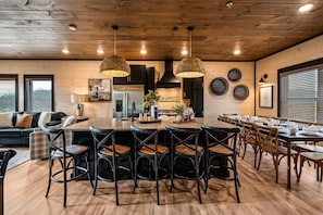Dining - Luxury Cabin Sleeps 22 | Indoor Pool | Free Water Park | Near Dollywood (Sevierville)