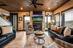 Fernseher, Kamin, Videospiele, Tischfußball