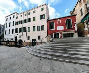 Exterior - Red Fashion (Venezia)