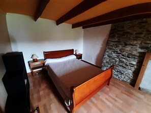 Room - Vrbo Property (Lopérec)