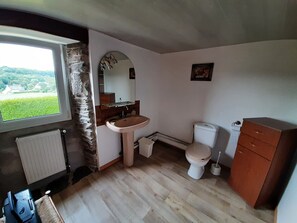 Bathroom - Vrbo Property (Lopérec)