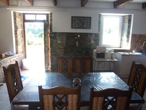 Dining - Vrbo Property (Lopérec)