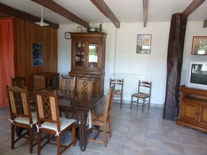 Dining - House in Loperec, in the heart of Finistère—ideally located for sightseeing (Lopérec)