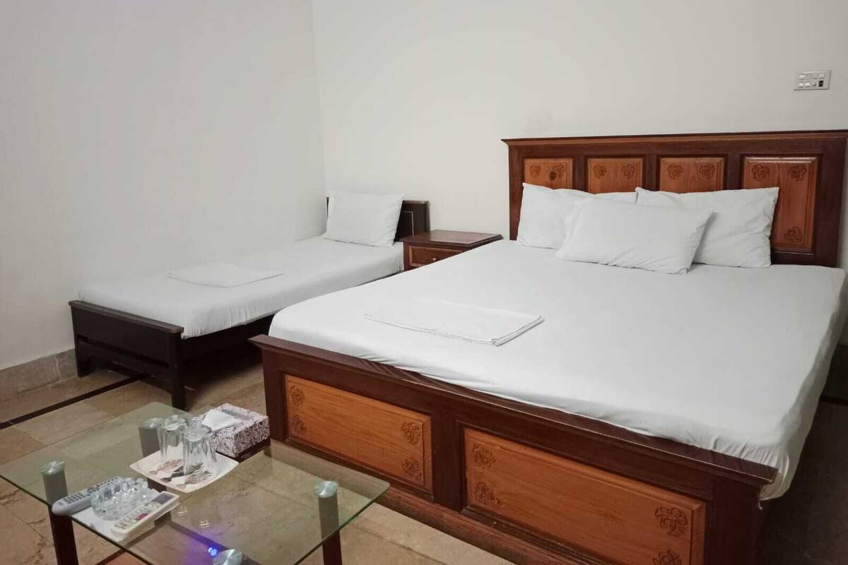 Deluxe Room | Iron/ironing board (on request), WiFi (free)