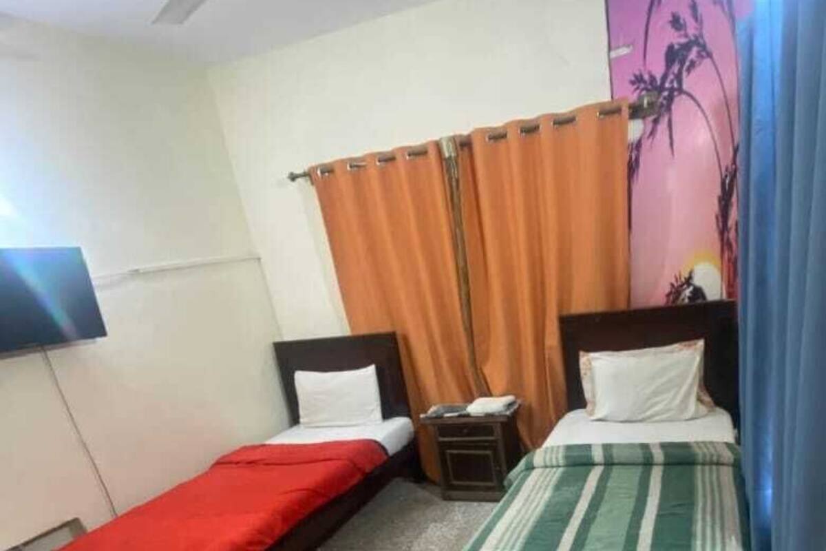 Standard Room | Iron/ironing board (on request), WiFi (free)