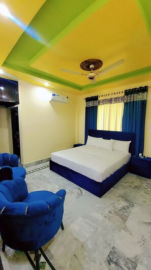 Iron/ironing board (on request), free WiFi - Decent Lodge Guest House (Lahore)