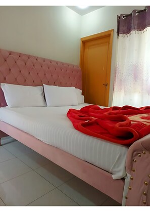 Iron/ironing board (on request), free WiFi - Decent Lodge Guest House (Lahore)