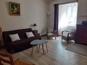 Living area - Renovated Farmhouse with Private Garden in Peaceful Hamlet (Landos)