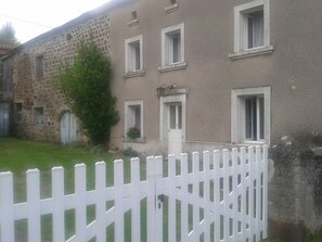 Exterior - Renovated Farmhouse with Private Garden in Peaceful Hamlet (Landos)
