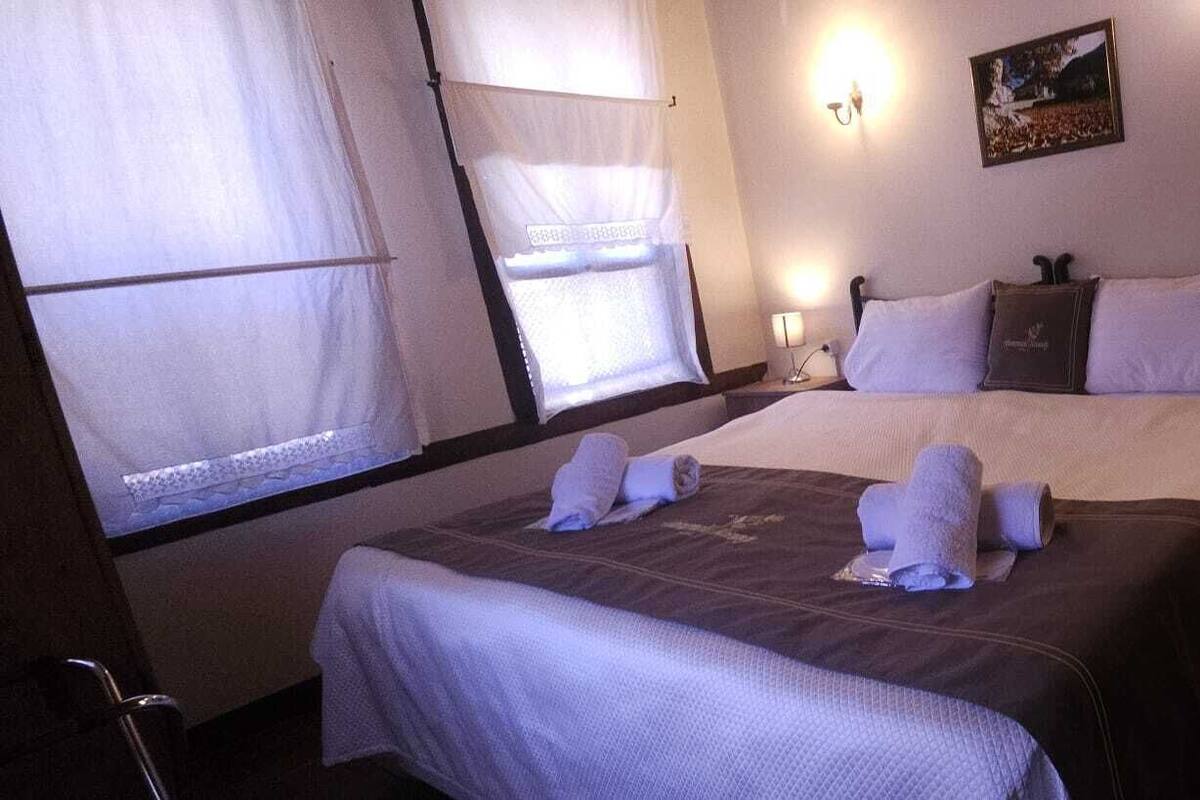 Habitación familiar doble, no fumadores, balcón | Ropa de cama de alta calidad, wifi gratis, ropa de cama