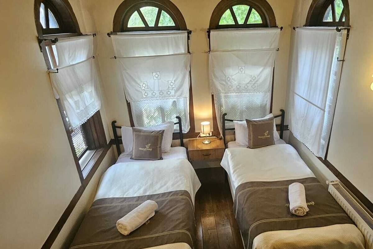 Habitación familiar con 1 cama doble o 2 individuales, no fumadores, balcón | Ropa de cama de alta calidad, wifi gratis, ropa de cama