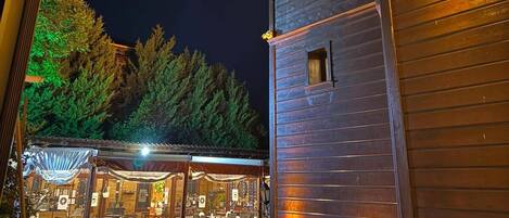 Breakfast, lunch and dinner served