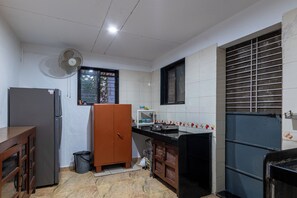 Interior - CosmicStays Lake County  (Mulshi)
