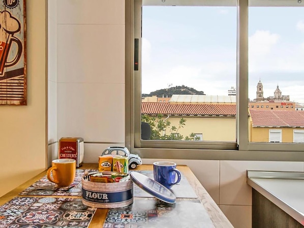 Dining - Bright penthouse, city view - guests (Málaga)