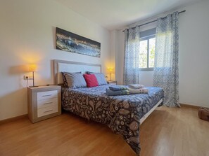 Free WiFi, bed sheets - Bright penthouse, city view - guests (Málaga)