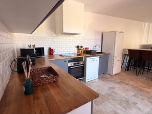 Coffee/tea maker, fridge, microwave, oven - Air-conditioned house near center - 4 guests (Banyuls-sur-Mer)