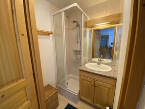 Bathroom - Apartment at ski slope base, pets welcome - 4 guests (Arêches-Beaufort)