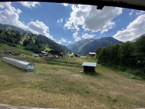 Property grounds - Apartment at ski slope base, pets welcome - 4 guests (Arêches-Beaufort)