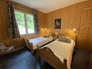 2 bedrooms, free WiFi - Chalet in village center, pets welcome - 6 guests (Beaufort)
