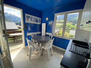 Dining - Chalet in village center, pets welcome - 6 guests (Beaufort)