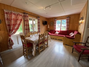 TV - Chalet in village center, pets welcome - 6 guests (Beaufort)
