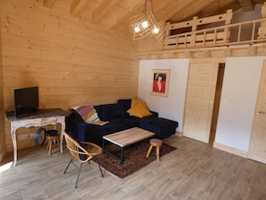 TV - Apartment in the heart of the village - 8 guests (Arêches-Beaufort)