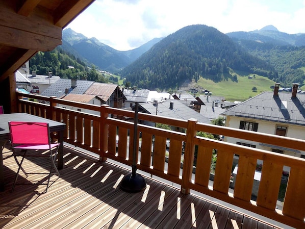 Outdoor dining - Apartment in the heart of the village - 8 guests (Arêches-Beaufort)