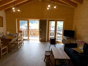 TV - Apartment in the heart of the village - 8 guests (Arêches-Beaufort)