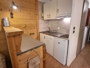 Fridge, stovetop - Cozy studio with parking - 4 guests (Arêches-Beaufort)